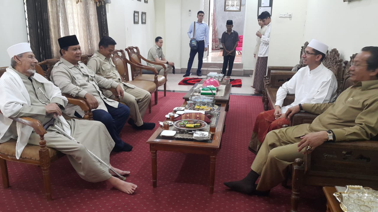 Habib Saggaf bersama Prabowo Subianto